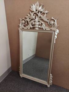 lot 36U image: Elegant Ornate Decorative Mirror with Bird Crest