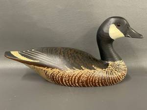 lot 2T image: Ducks Unlimited 1984-85 Limited Edition Duck Decoy