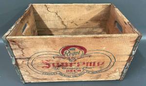 lot 2W image: Vintage Regal Supreme Wooden Beer Crate 50N