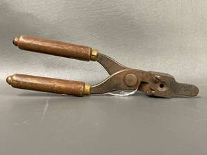 lot 3T image: Antique Winchester Bullet Mold .32 WCF