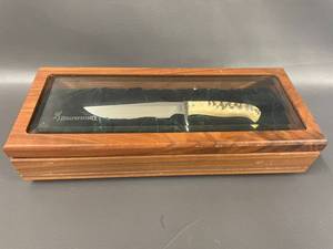 lot 12T image: Browning Model 20 Knife with Display Case Limited Edition