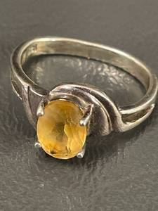 lot 25R image: Sterling Silver Ring with Oval Yellow Gemstone