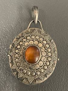 lot 41R image: Sterling Silver Amber Cabochon Locket