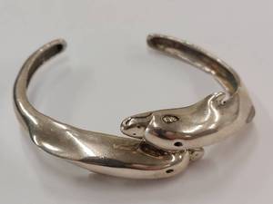 lot 76R image: Vintage 925 Sterling Silver Mexican Dolphin Cuff Bracelet