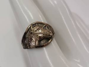 lot 82R image: Vintage Sterling Silver Horse Head Engraved Ring