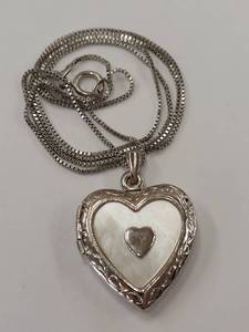 lot 98R image: Sterling Silver Heart Locket Necklace .925 Mother of Pearl