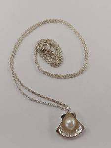 lot 164R image: Sterling Silver Pearl Pendant Necklace