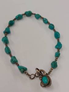 lot 173R image: Vintage Turquoise Bead & Pendant Charm Bracelet