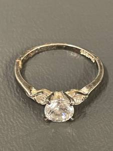 lot 177R image: Elegant Solitaire Clear Stone Engagement Ring