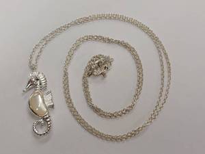 lot 192R image: 925 Silver Seahorse Pendant Necklace