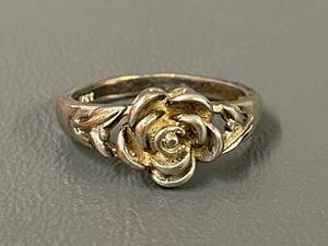 lot 209R image: Vintage Sterling Silver Rose Design Ring