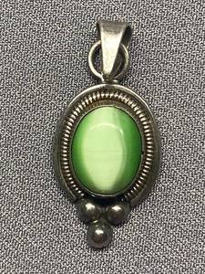 lot 51B image: Vintage Mexican 925 Sterling Silver Green Stone Pendant