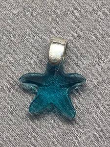 lot 64B image: 925 Sterling Silver Blue Starfish Pendant
