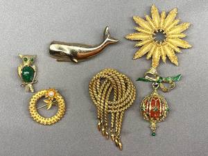 lot 80B image: Brooch Collection incl. Avon & Monet Vintage Pins