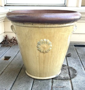lot 40 image: Pretty Planter Pot