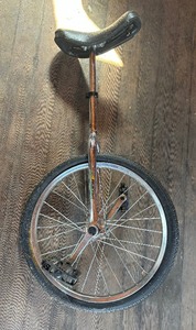 lot 110 image: Aveair Unicycle