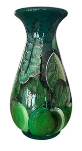 lot 49 image: Gorgeous Green Vase from Acapulco