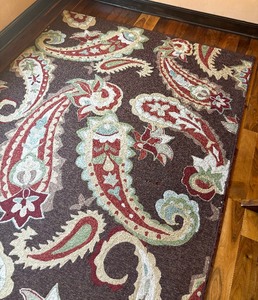 lot 57 image: Pretty Paisley Area Rug