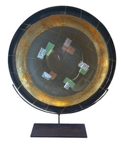 lot 56 image: Signed Art Glass Charger Decor