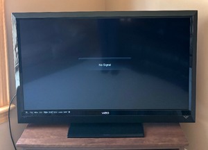 lot 72 image: Vizio 47 Inch TV Model E47aVLE