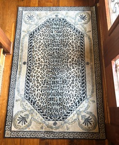 lot 79 image: Classy Rug