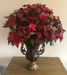 lot 115 image: Festive Faux Poinsettia Decor