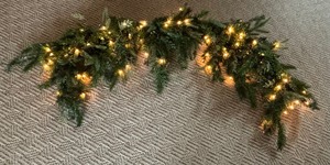 lot 93 image: Gorgeous Garland with Lights