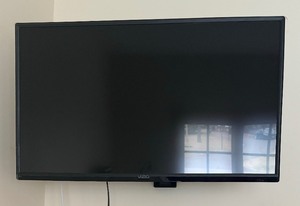 lot 122 image: Vizio 31 Inch TV Model D321-G1