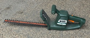 lot 128 image: Black & Decker TR100 Electric Trimmer