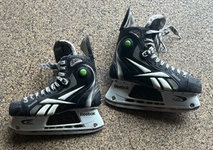 lot 131 image: Reebok Size 8 12 Ice Skates