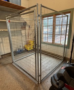 lot 132 image: Large Indoor Dog Kennel by Lucky Dog