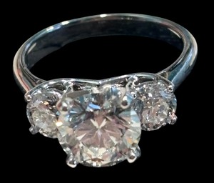Exquisite 14K White Gold Diamond Ring