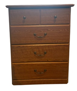 lot 133 image: Four Drawer Dresser