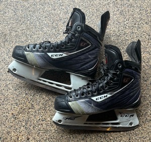 lot 139 image: CCM Size 9 Ice Skates