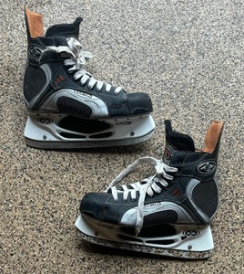 lot 150 image: Easton Size 10 Ice Skates