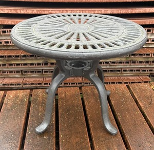 lot 154 image: Metal Accent Patio Table