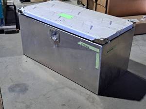 lot 5 image: Storage Box with Key
