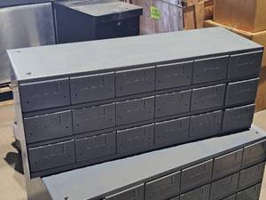 lot 33 image: Metal Storage Box 18-drawer