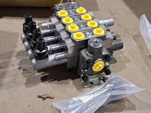 lot 98 image: Hydro Control Heavy Equipment Hydraulic Valve