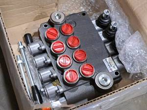 lot 99 image: Hydro-Pack Heavy Equipment Hydraulic Valve Z80