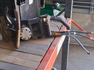 lot 126 image: Stanley Hydraulic Chain Saw