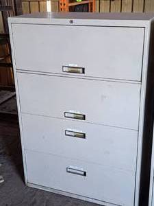lot 143 image: Metal Lateral File Cabinet 4-drawer