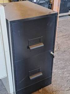 lot 149 image: Metal File Cabinet 2-drawer with Key