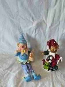 lot 46 image: (2) Clown Figurines