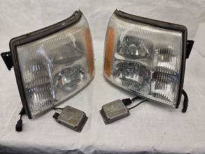 lot 80 image: Cadillac Escalade Headlights with Ballast