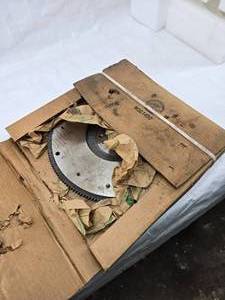 lot 90 image: Ford Racing 96-98 Mustang GT 6 Bolt 164 Teeth Iron Flywheel M6375D46