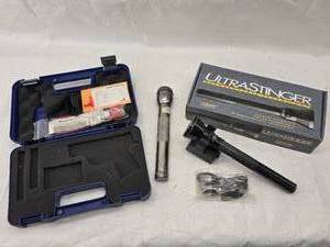 lot 124 image: Gun Cases and Acc., Ultra Stinger Rechargeable Streamlight