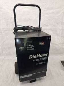 lot 9 image: Die-Hard Heavy-Duty Battery Charger