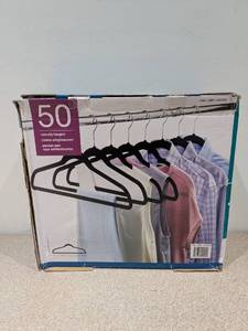 lot 11 image: BOX OF 50 NONSLIP HANGERS