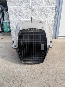 lot 27 image: PORTABLE SMALL CATDOG CAGE